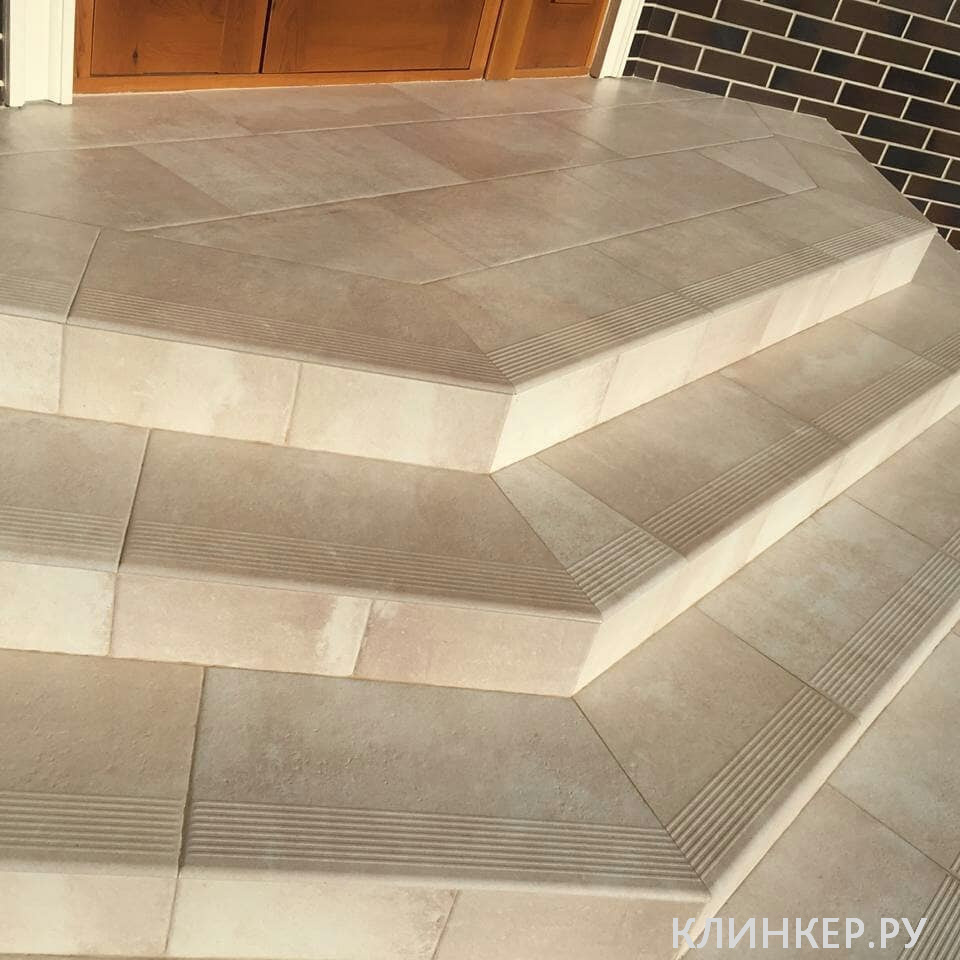 scandiano-beige-uglovaya-klinkernaya-stupen-s-kapinosom-330x330x11_5